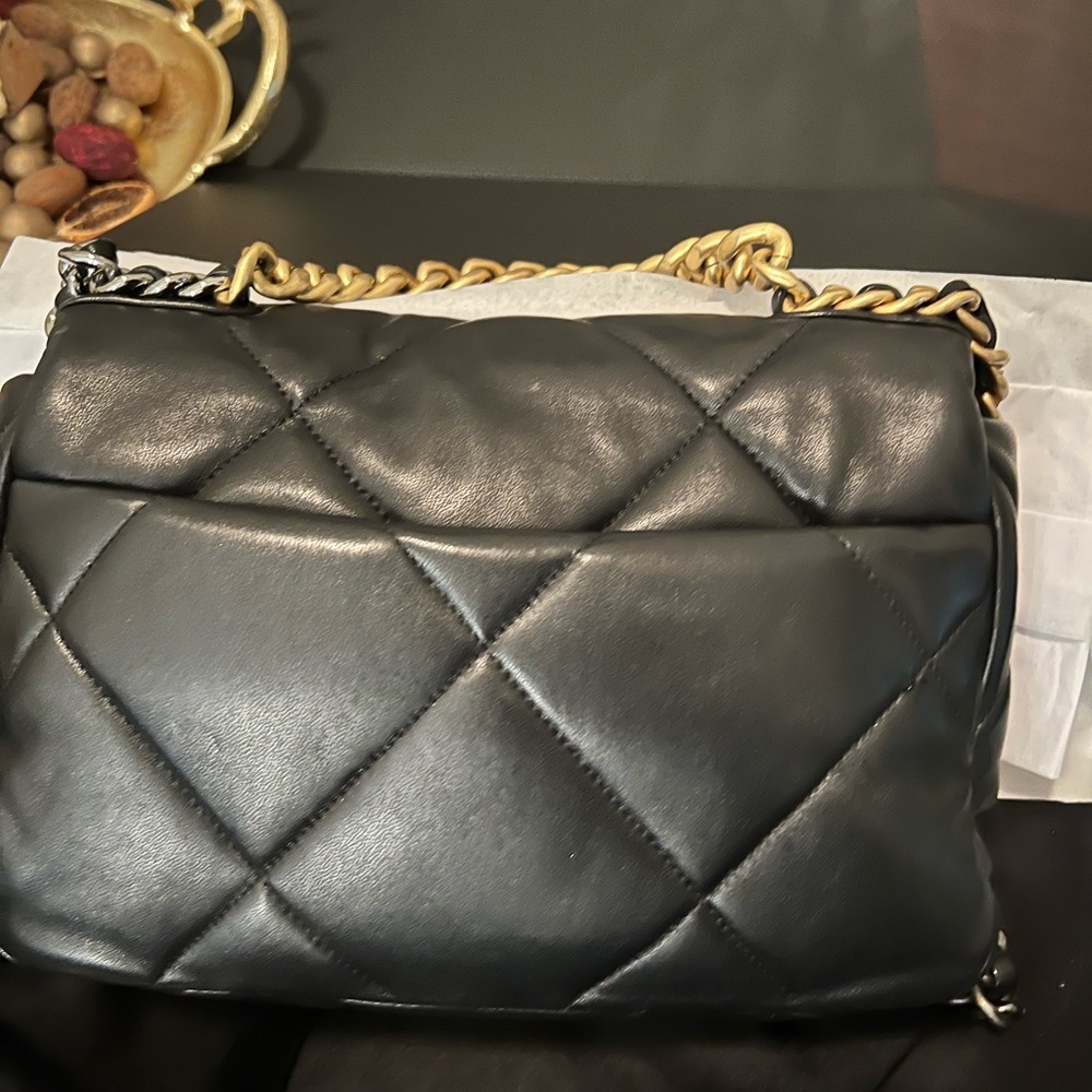 Chanel 19 Flap bag black with gold - Picture 7 of 11